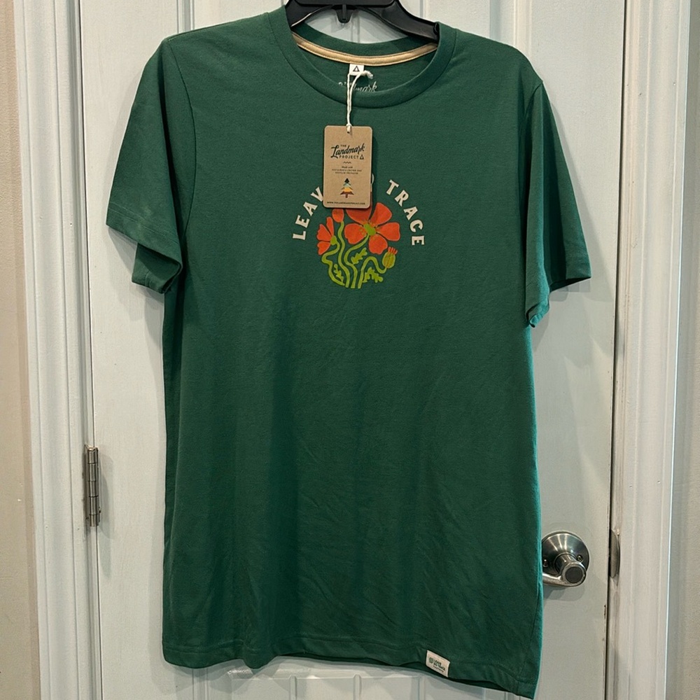 NWT Unisex The Landmark Project “leave no trace” shirt